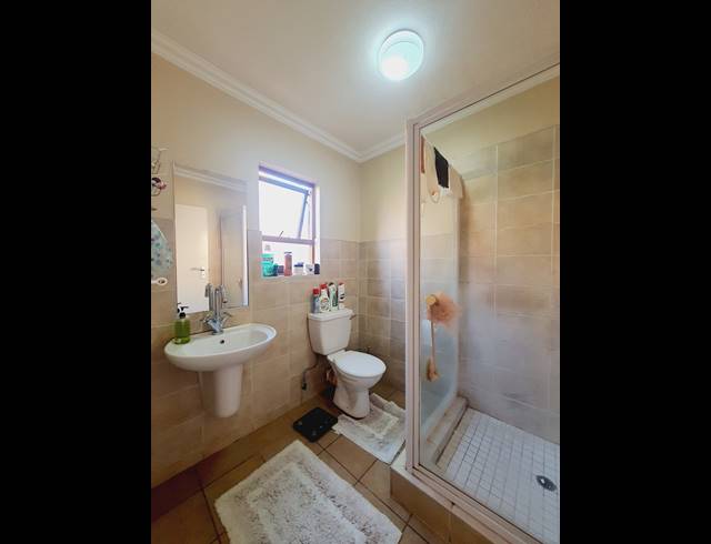 BEDROOM APARTMENT RENTED IN HALFWAY GARDENS
